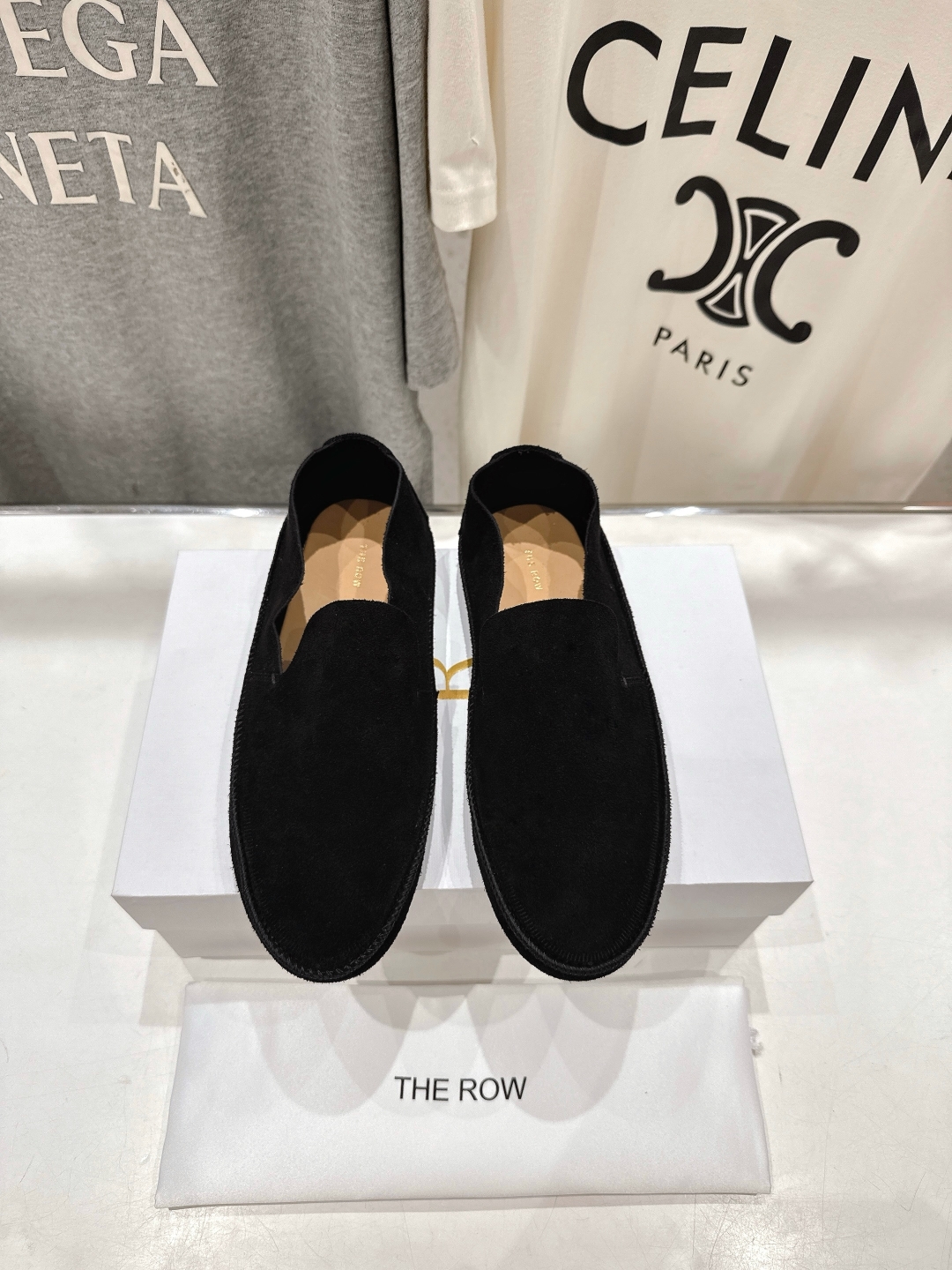 高版本出厂
  The Row 2025ss新品爆款平底乐福鞋一脚蹬单鞋复古穆勒鞋
非常舒服的一款平底鞋