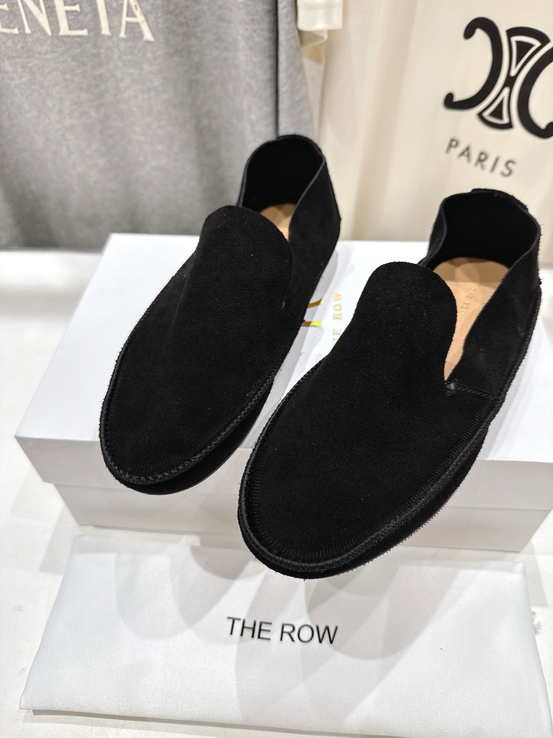 高版本出厂
  The Row 2025ss新品爆款平底乐福鞋一脚蹬单鞋复古穆勒鞋
非常舒服的一款平底鞋
