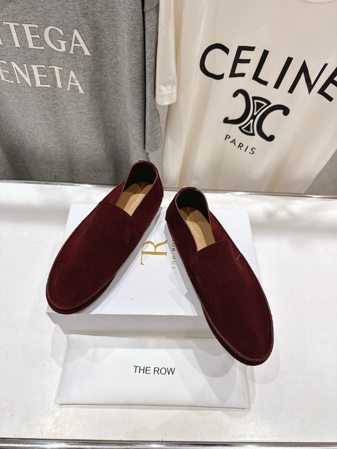高版本出厂
  The Row 2025ss新品爆款平底乐福鞋一脚蹬单鞋复古穆勒鞋
非常舒服的一款平底鞋
