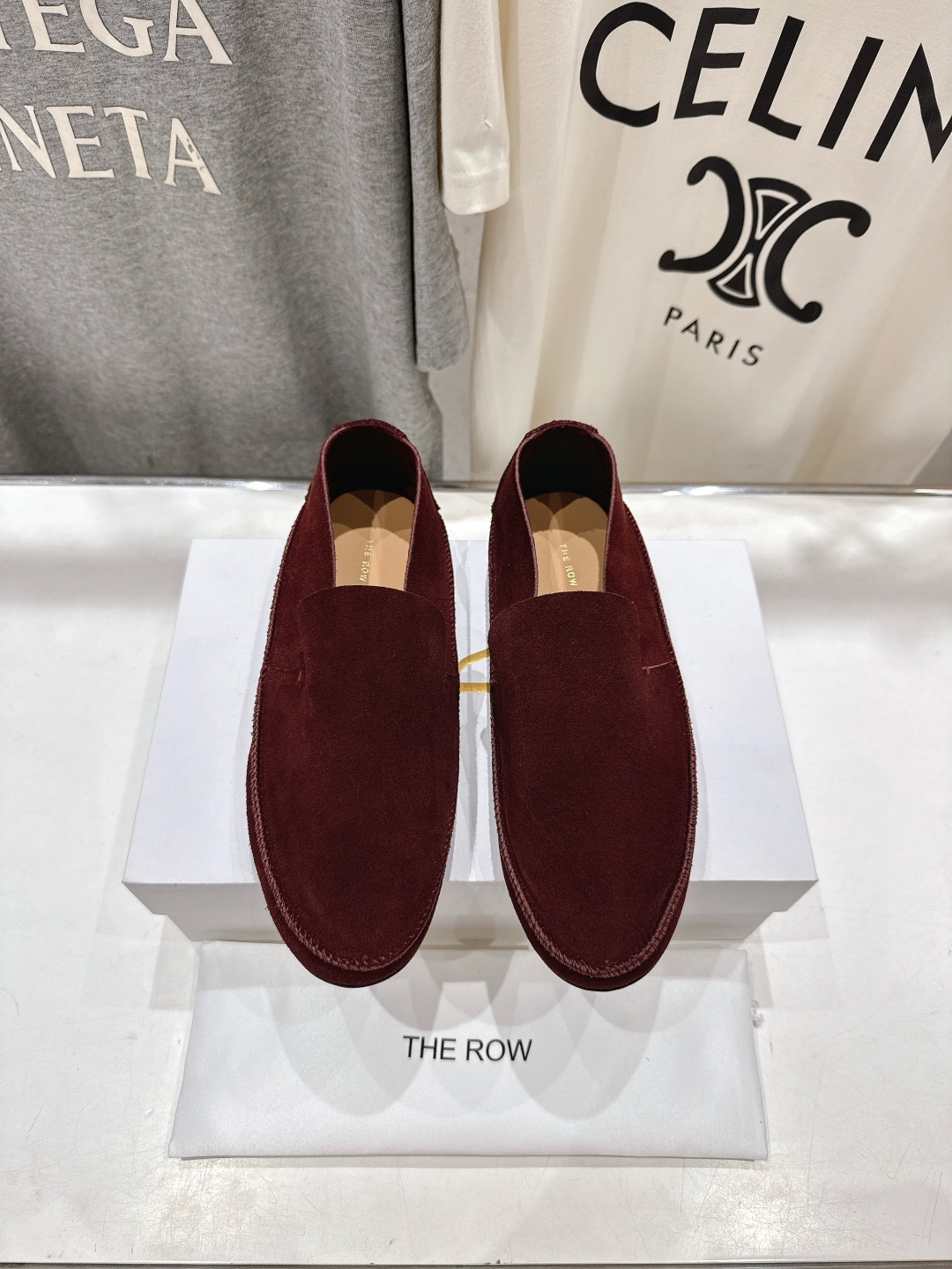 高版本出厂
  The Row 2025ss新品爆款平底乐福鞋一脚蹬单鞋复古穆勒鞋
非常舒服的一款平底鞋