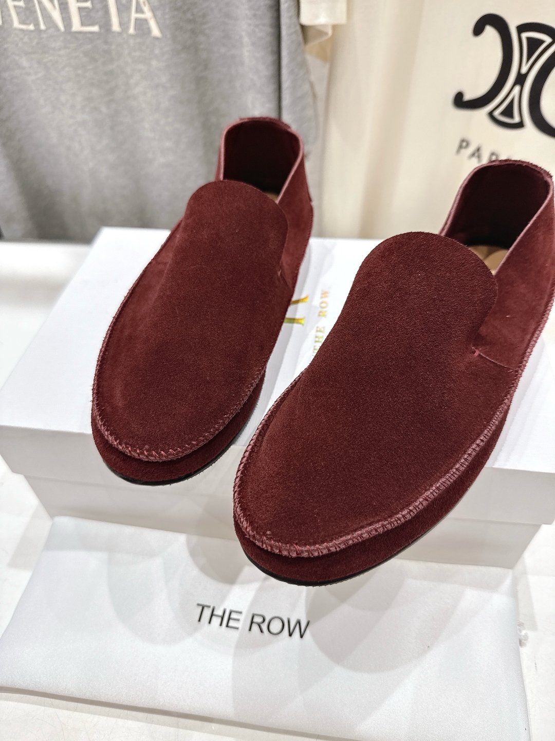 高版本出厂
  The Row 2025ss新品爆款平底乐福鞋一脚蹬单鞋复古穆勒鞋
非常舒服的一款平底鞋