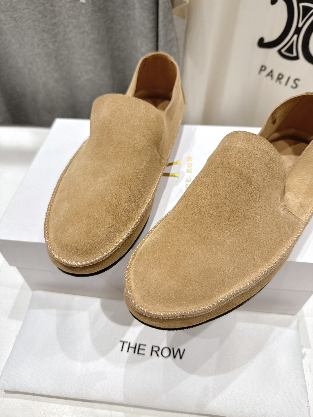 高版本出厂
  The Row 2025ss新品爆款平底乐福鞋一脚蹬单鞋复古穆勒鞋
非常舒服的一款平底鞋