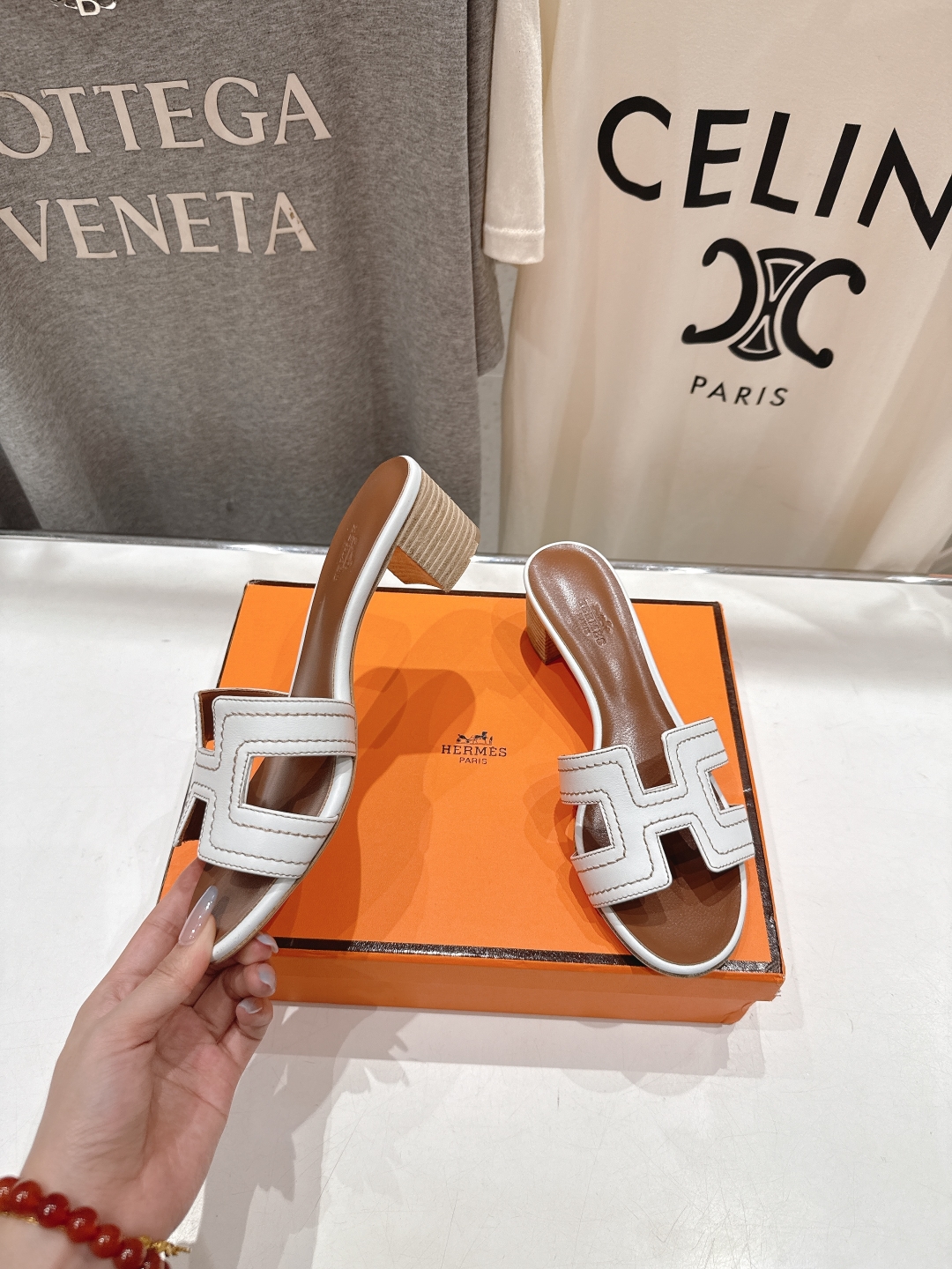 高版本出厂 高跟
  HERMES*✈️H家2025ss最新升级版经典高跟H拖鞋
🇮🇹度假旅游必备神器#