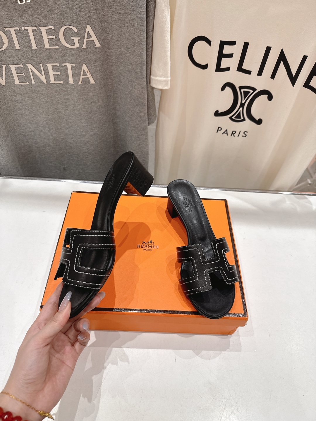 高版本出厂 高跟
  HERMES*✈️H家2025ss最新升级版经典高跟H拖鞋
🇮🇹度假旅游必备神器#