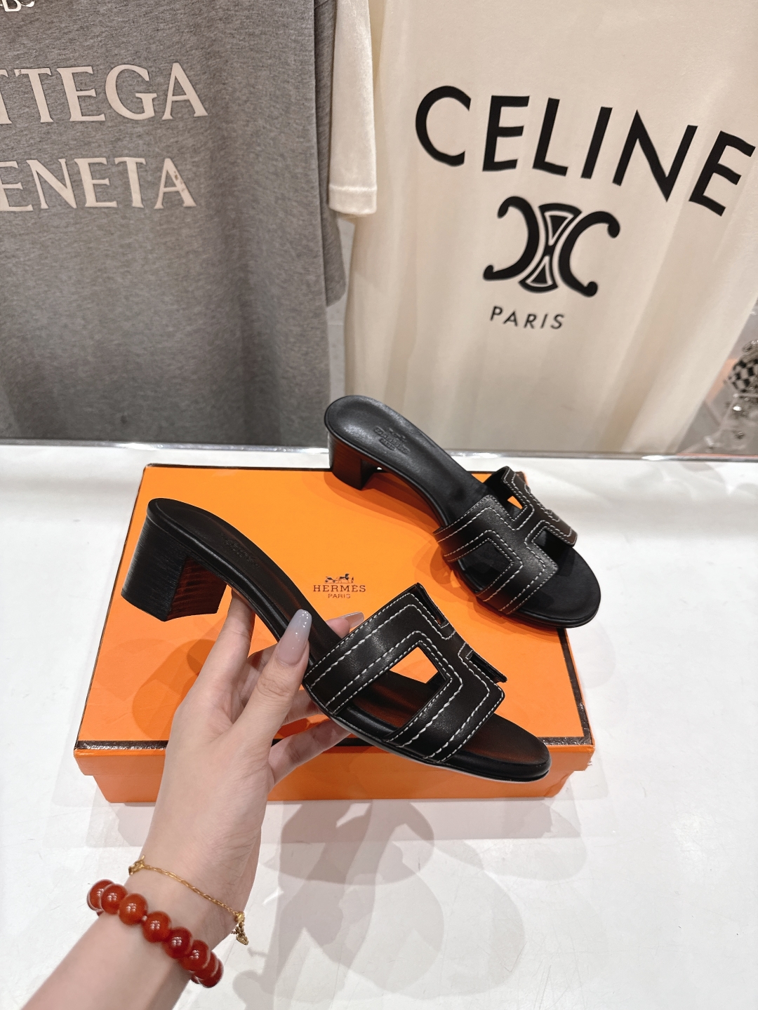 高版本出厂 高跟
  HERMES*✈️H家2025ss最新升级版经典高跟H拖鞋
🇮🇹度假旅游必备神器#