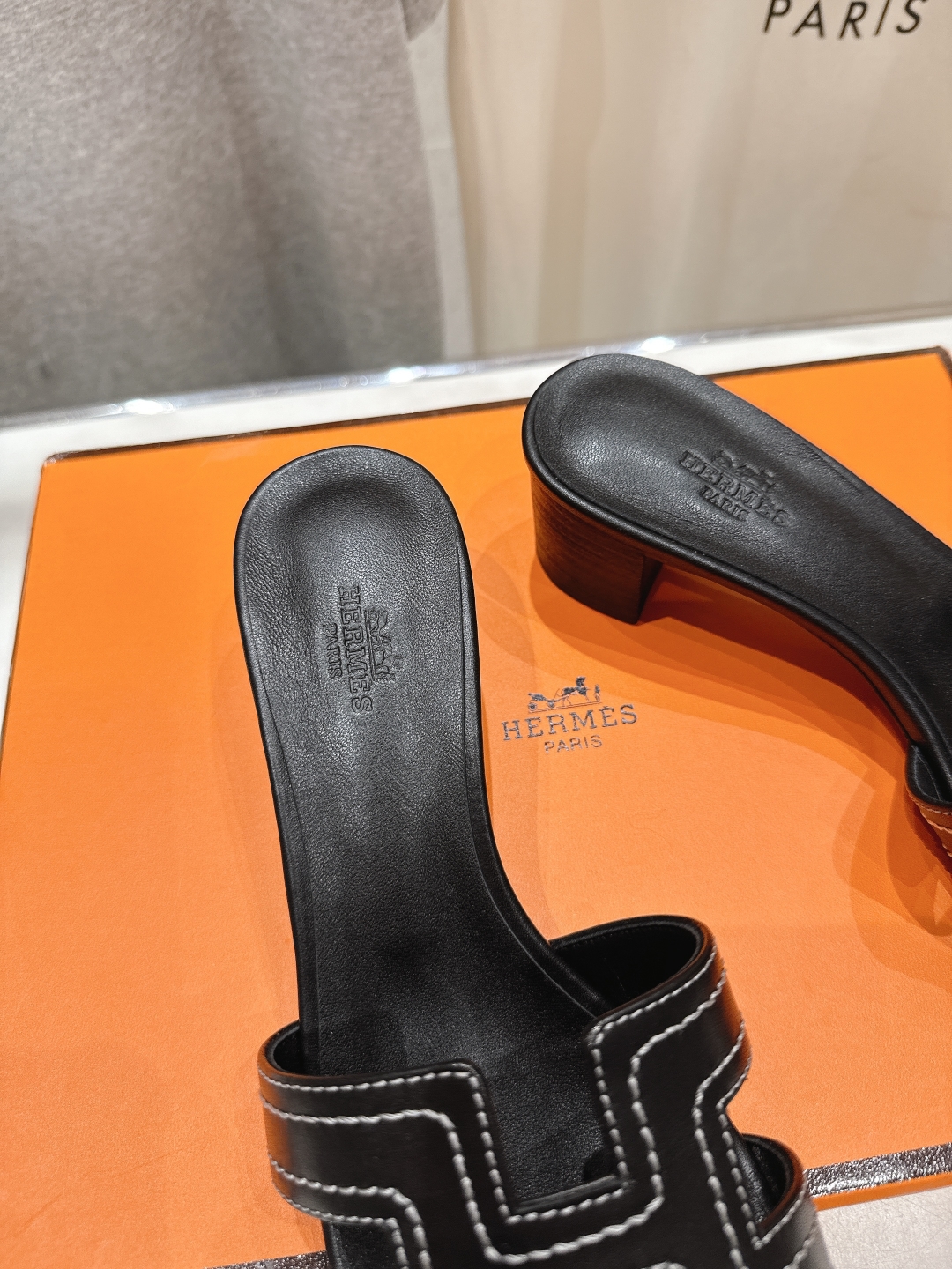 高版本出厂 高跟
  HERMES*✈️H家2025ss最新升级版经典高跟H拖鞋
🇮🇹度假旅游必备神器#