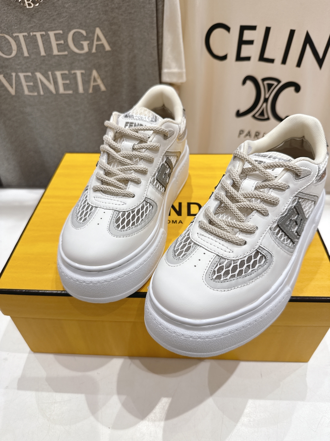 高版本出厂  
 Fendi/芬迪2025ss新款 First 1系列网面系带厚底休闲运动鞋
顶级版本🔝