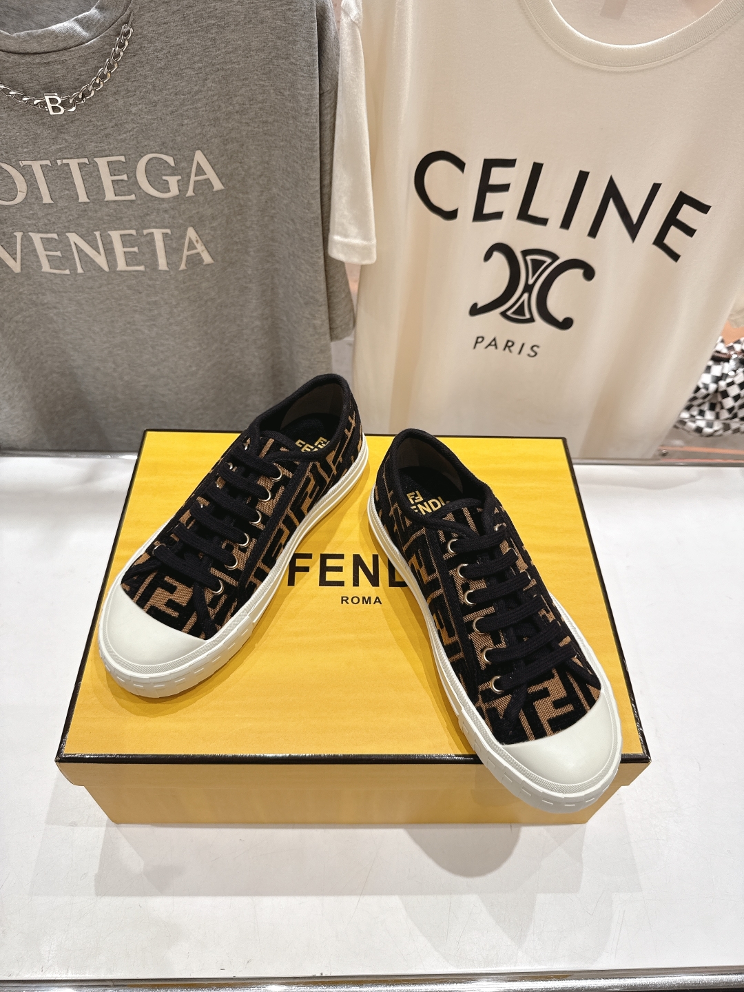 高版本出厂  情侣款
  最新火爆 Fendi/芬迪25ss新款经典版面刺绣情侣帆布鞋休闲运动鞋-全新必