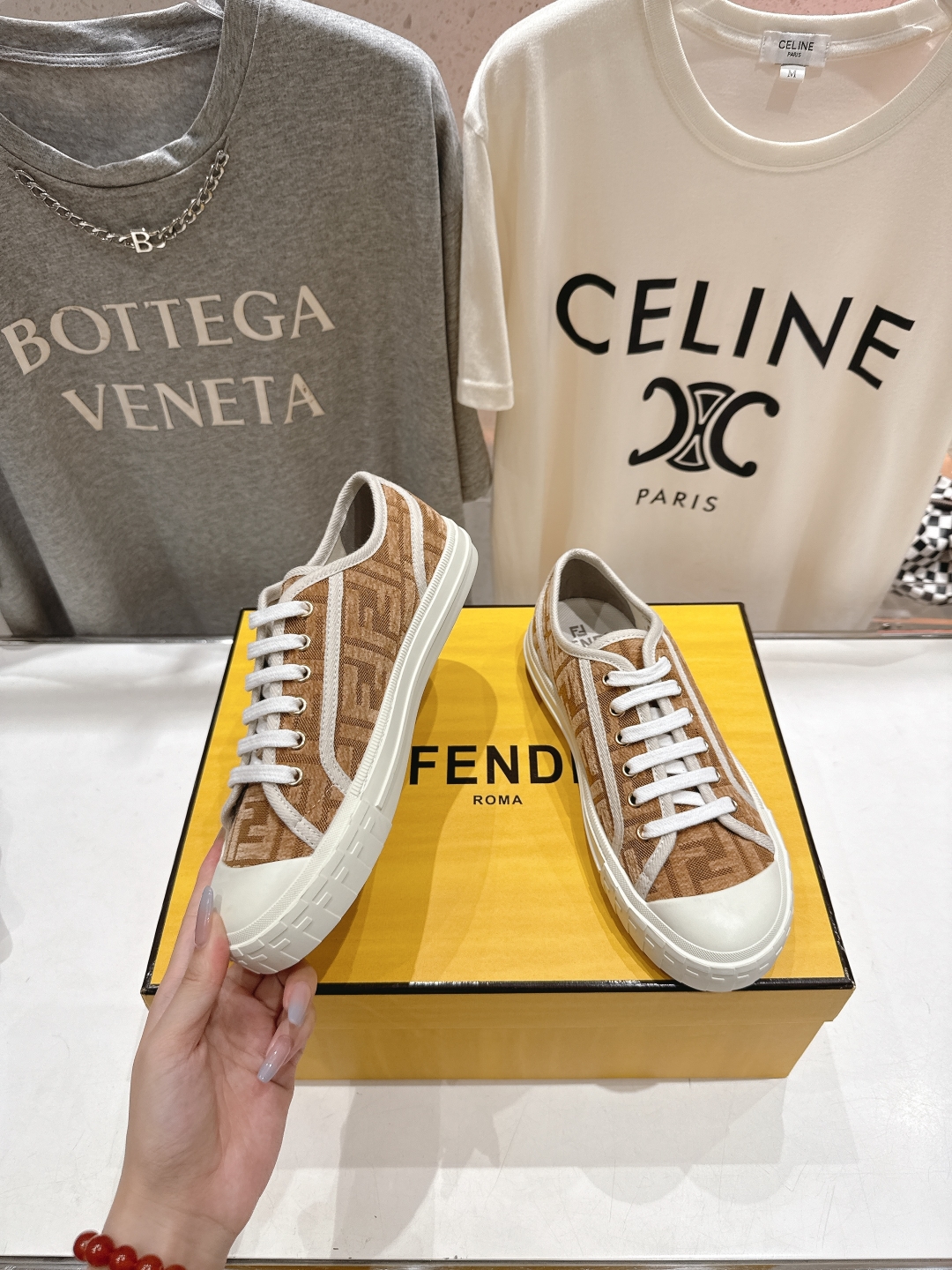 高版本出厂  情侣款
  最新火爆 Fendi/芬迪25ss新款经典版面刺绣情侣帆布鞋休闲运动鞋-全新必