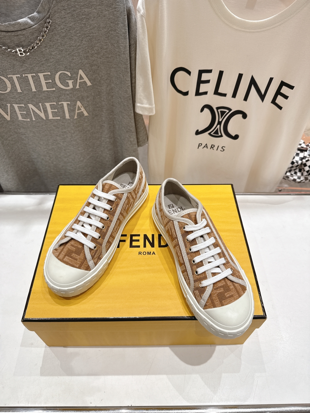 高版本出厂  情侣款
  最新火爆 Fendi/芬迪25ss新款经典版面刺绣情侣帆布鞋休闲运动鞋-全新必