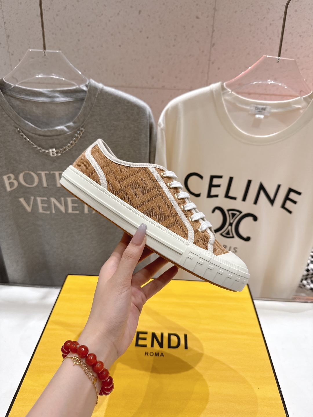 高版本出厂  情侣款
  最新火爆 Fendi/芬迪25ss新款经典版面刺绣情侣帆布鞋休闲运动鞋-全新必