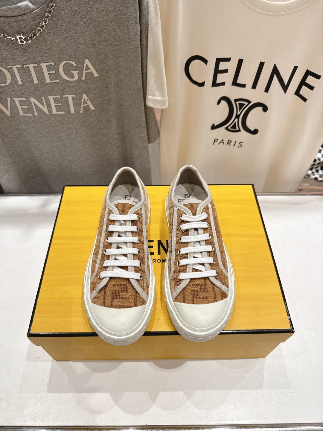 高版本出厂  情侣款
  最新火爆 Fendi/芬迪25ss新款经典版面刺绣情侣帆布鞋休闲运动鞋-全新必