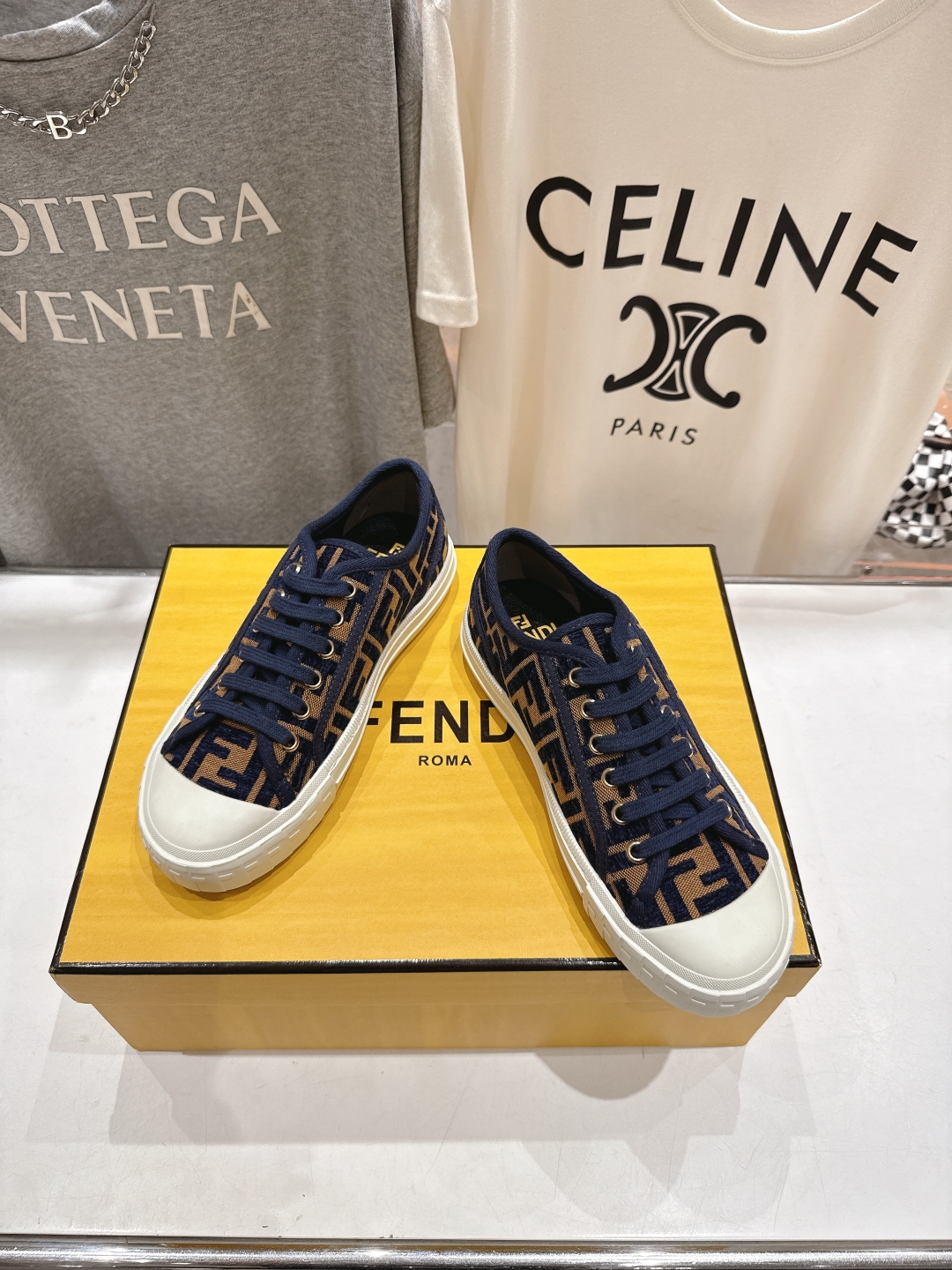 高版本出厂  情侣款
  最新火爆 Fendi/芬迪25ss新款经典版面刺绣情侣帆布鞋休闲运动鞋-全新必