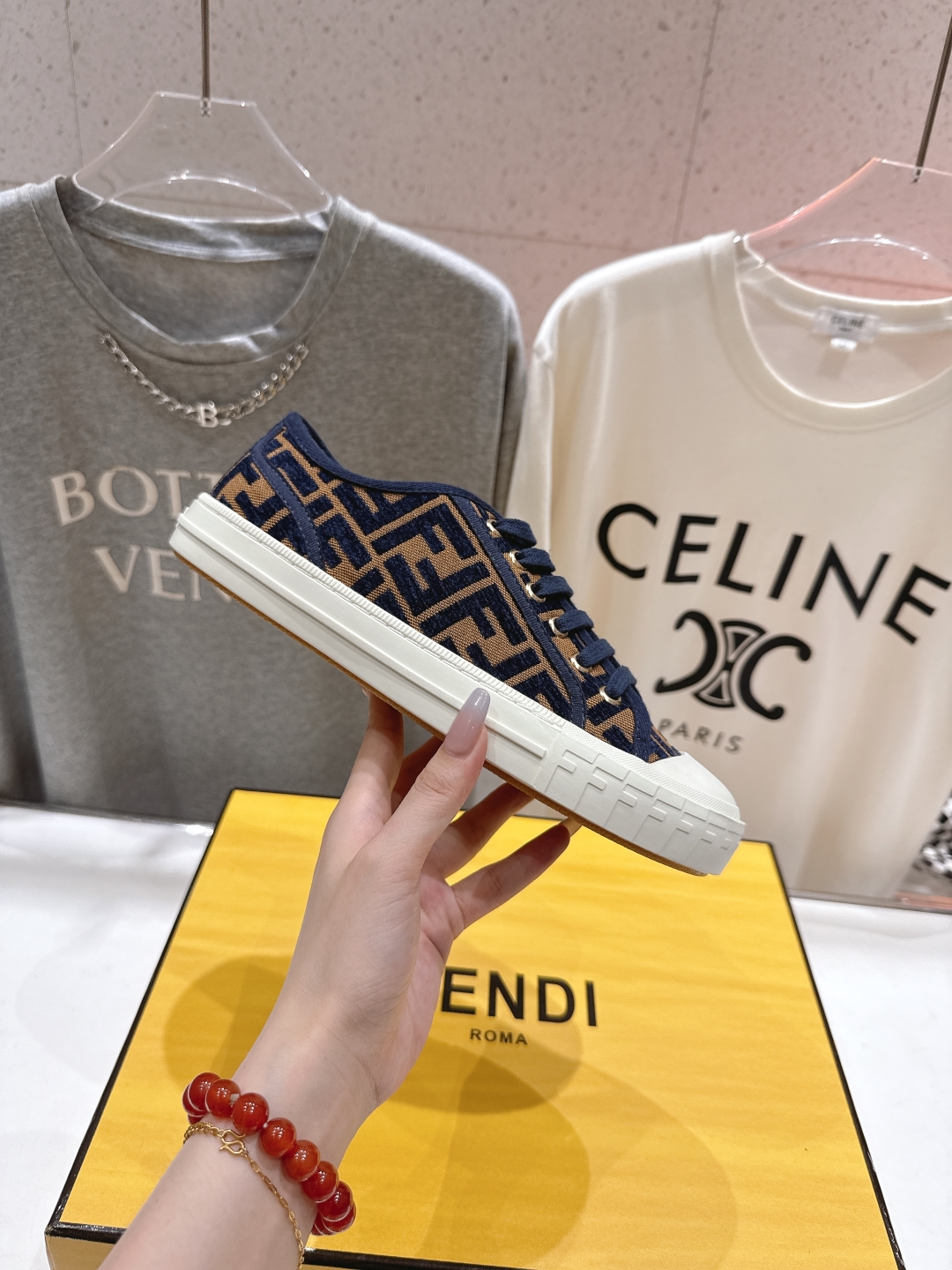 高版本出厂  情侣款
  最新火爆 Fendi/芬迪25ss新款经典版面刺绣情侣帆布鞋休闲运动鞋-全新必