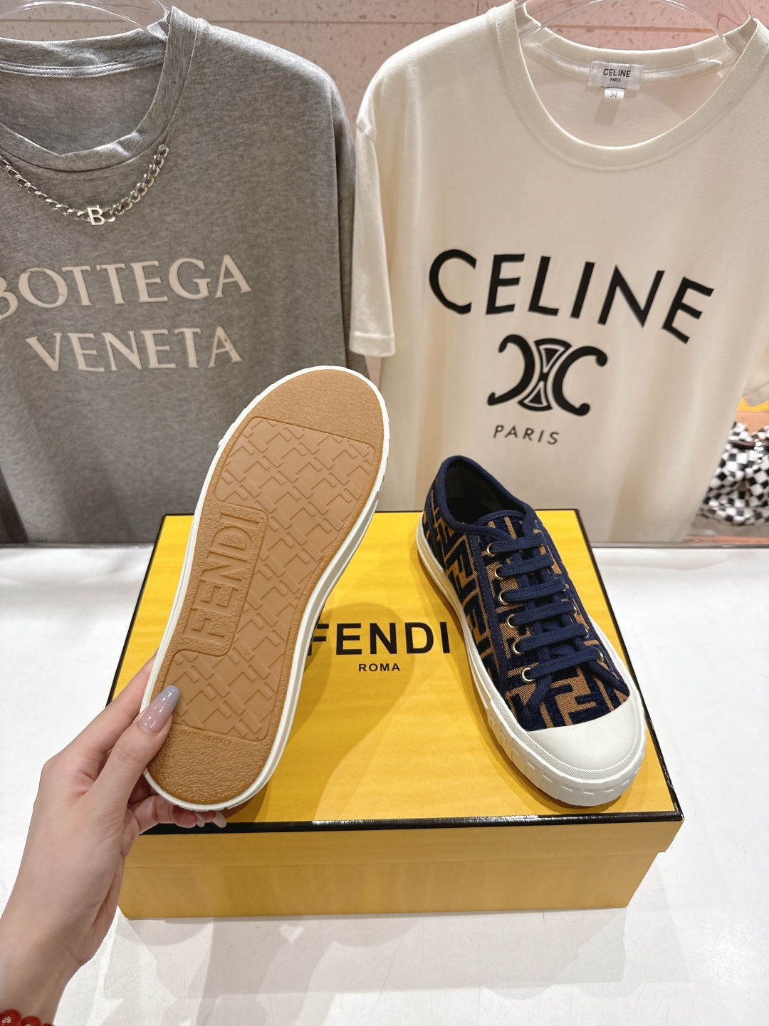 高版本出厂  情侣款
  最新火爆 Fendi/芬迪25ss新款经典版面刺绣情侣帆布鞋休闲运动鞋-全新必