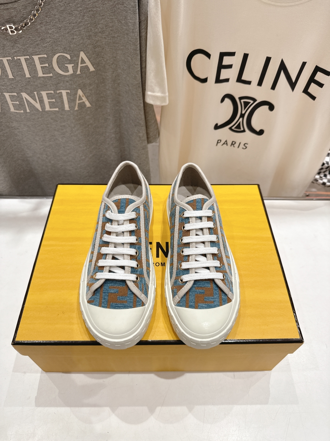 高版本出厂  情侣款
  最新火爆 Fendi/芬迪25ss新款经典版面刺绣情侣帆布鞋休闲运动鞋-全新必