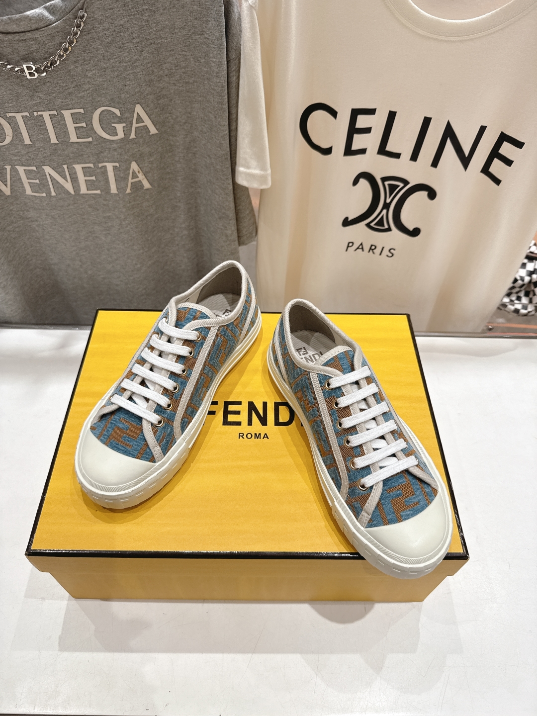 高版本出厂  情侣款
  最新火爆 Fendi/芬迪25ss新款经典版面刺绣情侣帆布鞋休闲运动鞋-全新必