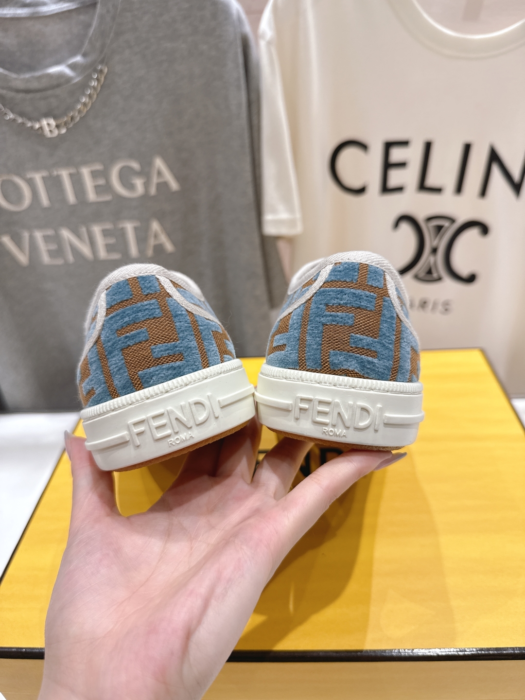 高版本出厂  情侣款
  最新火爆 Fendi/芬迪25ss新款经典版面刺绣情侣帆布鞋休闲运动鞋-全新必
