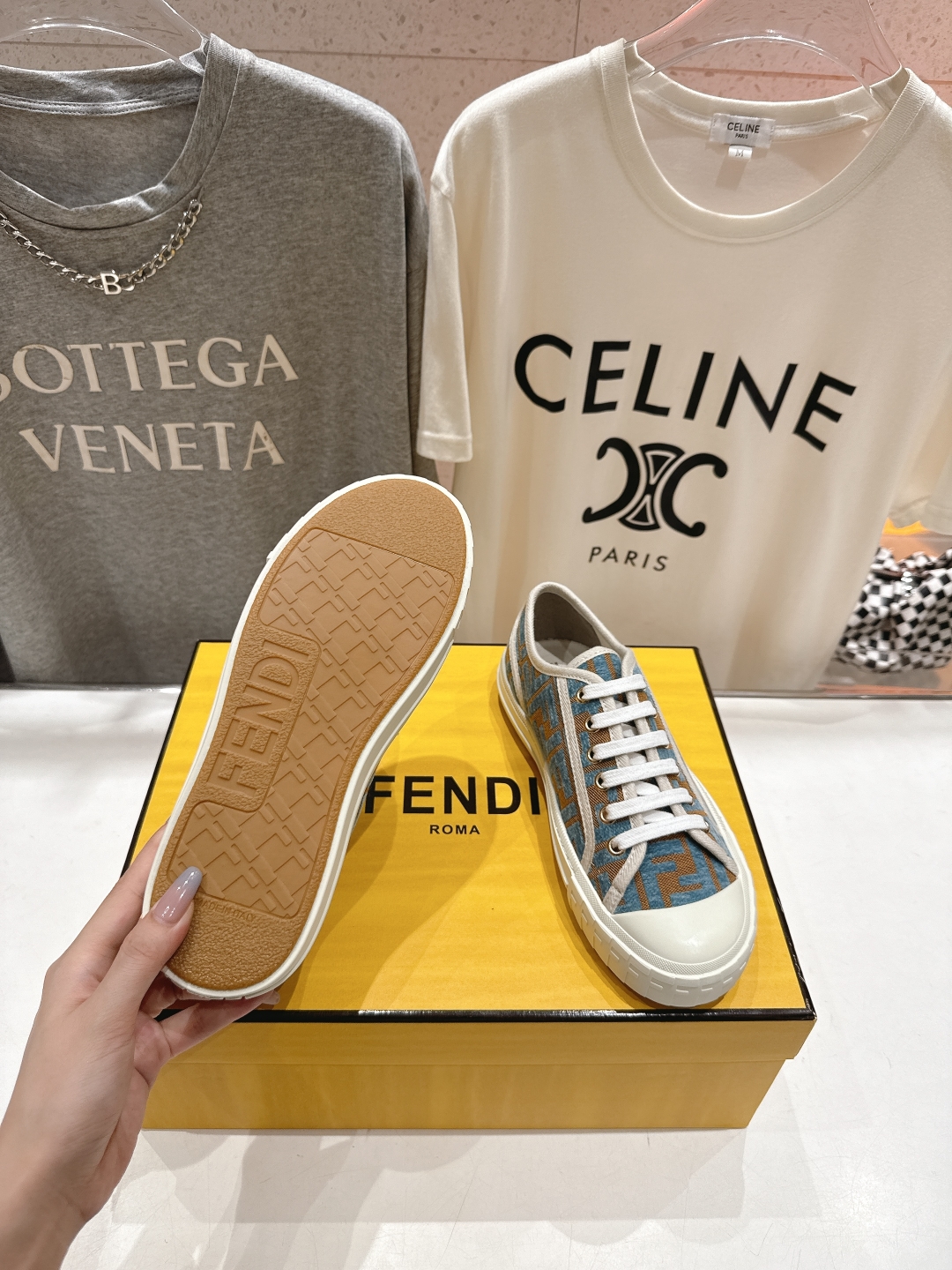 高版本出厂  情侣款
  最新火爆 Fendi/芬迪25ss新款经典版面刺绣情侣帆布鞋休闲运动鞋-全新必