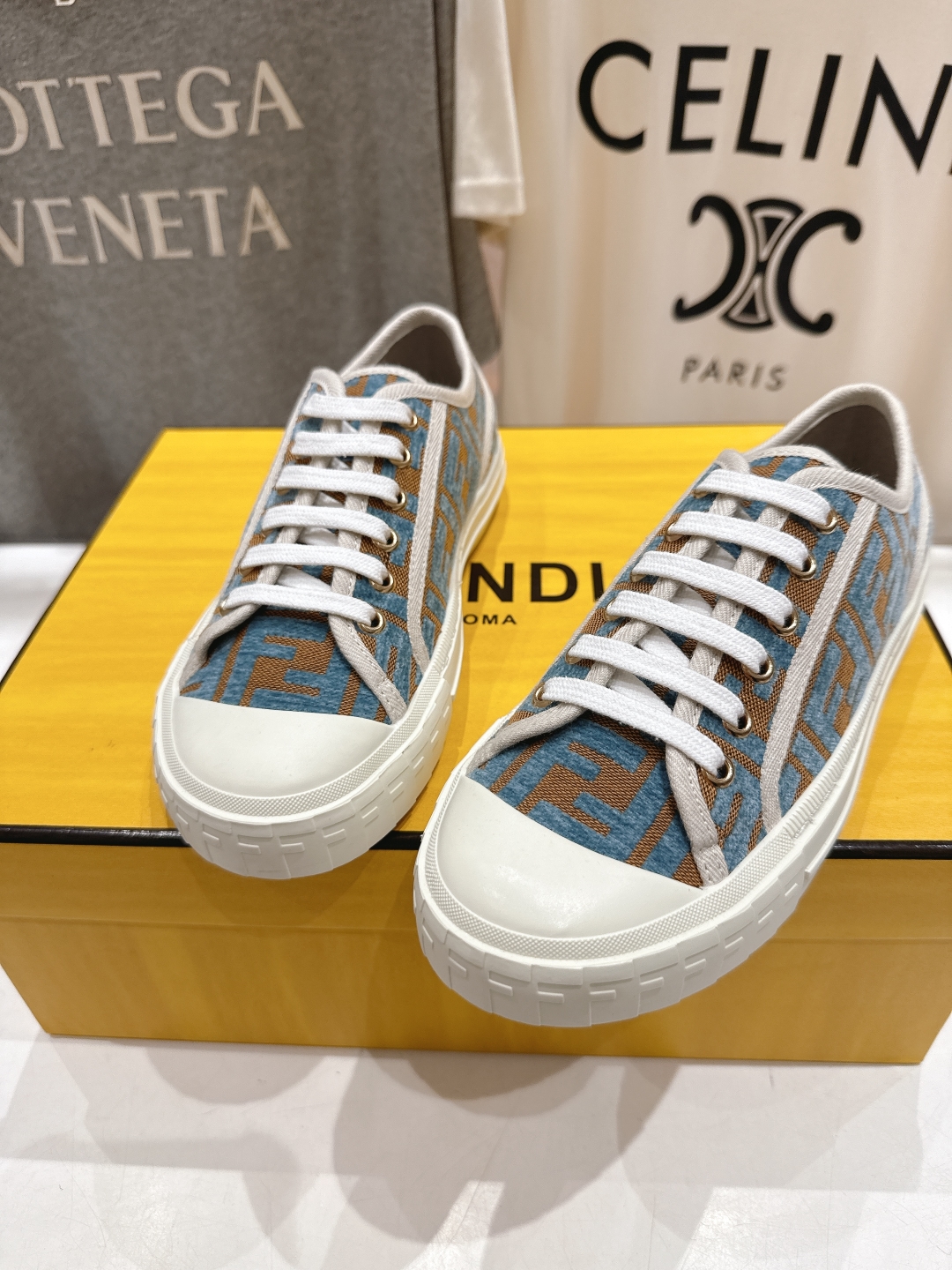 高版本出厂  情侣款
  最新火爆 Fendi/芬迪25ss新款经典版面刺绣情侣帆布鞋休闲运动鞋-全新必