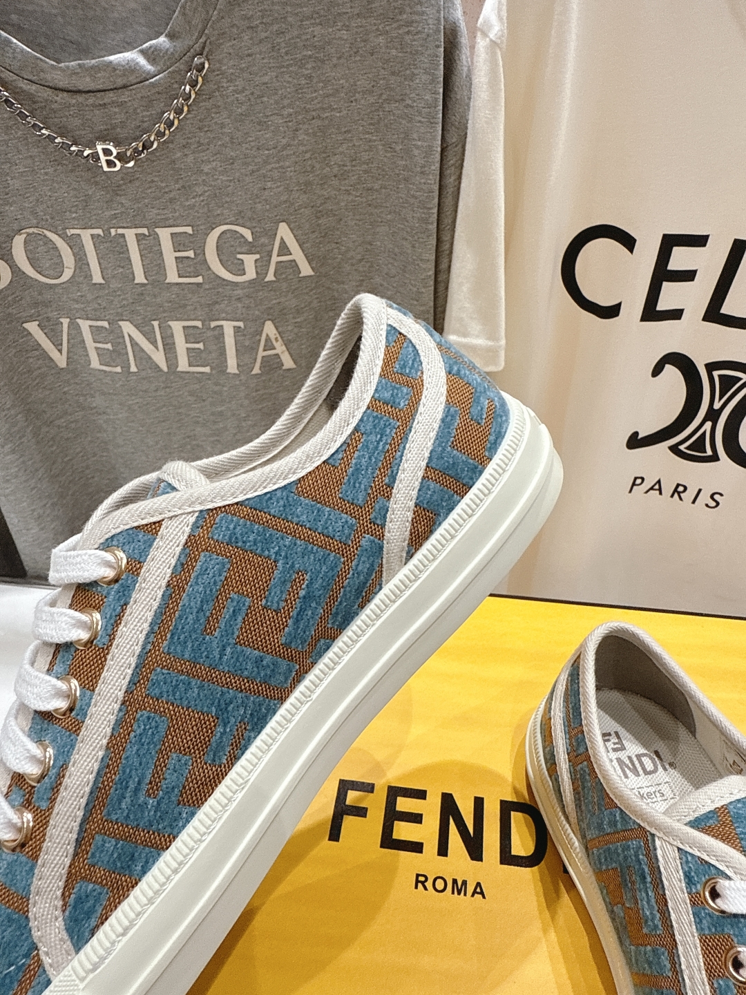 高版本出厂  情侣款
  最新火爆 Fendi/芬迪25ss新款经典版面刺绣情侣帆布鞋休闲运动鞋-全新必