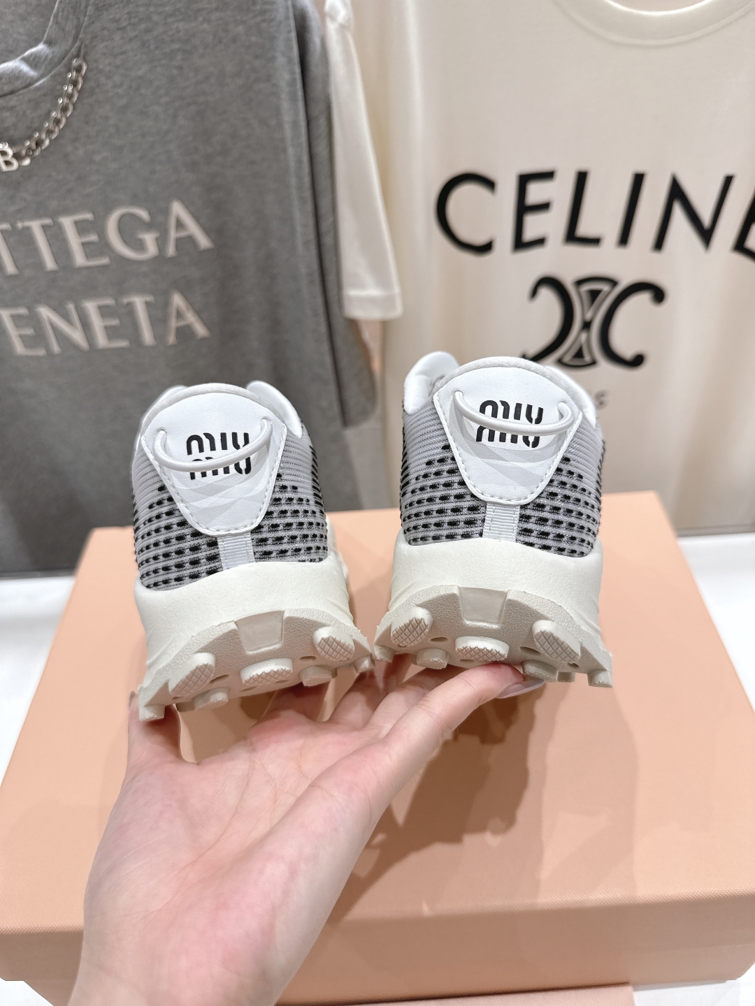高版本出厂
  MiuMiu/繆繆new arrival～miu家25ss走秀新款网面厚底德训鞋休闲运动