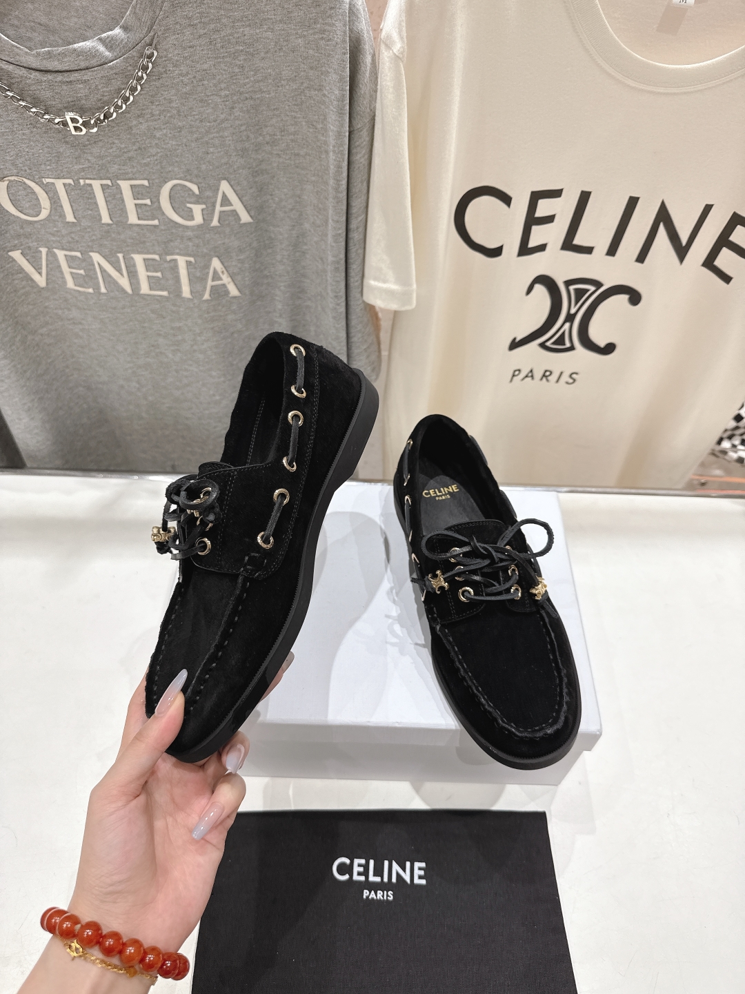 高版本出厂
  CELINE*赛琳2025ss新款平底复古轻便乐福鞋驾车鞋
网红爆款来袭！各大网红抢先体