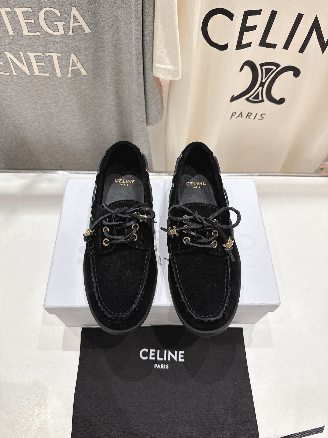 高版本出厂
  CELINE*赛琳2025ss新款平底复古轻便乐福鞋驾车鞋
网红爆款来袭！各大网红抢先体
