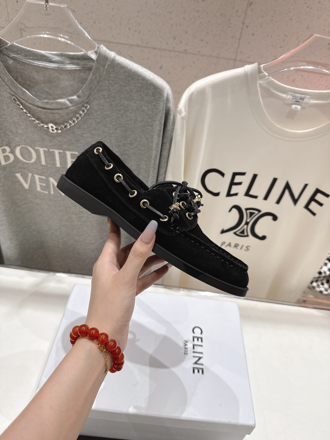 高版本出厂
  CELINE*赛琳2025ss新款平底复古轻便乐福鞋驾车鞋
网红爆款来袭！各大网红抢先体