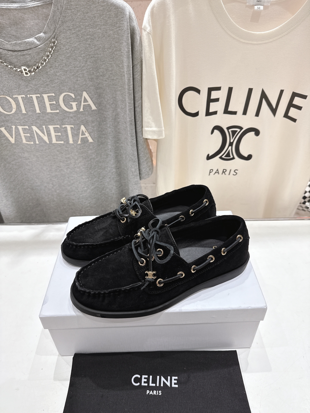 高版本出厂
  CELINE*赛琳2025ss新款平底复古轻便乐福鞋驾车鞋
网红爆款来袭！各大网红抢先体