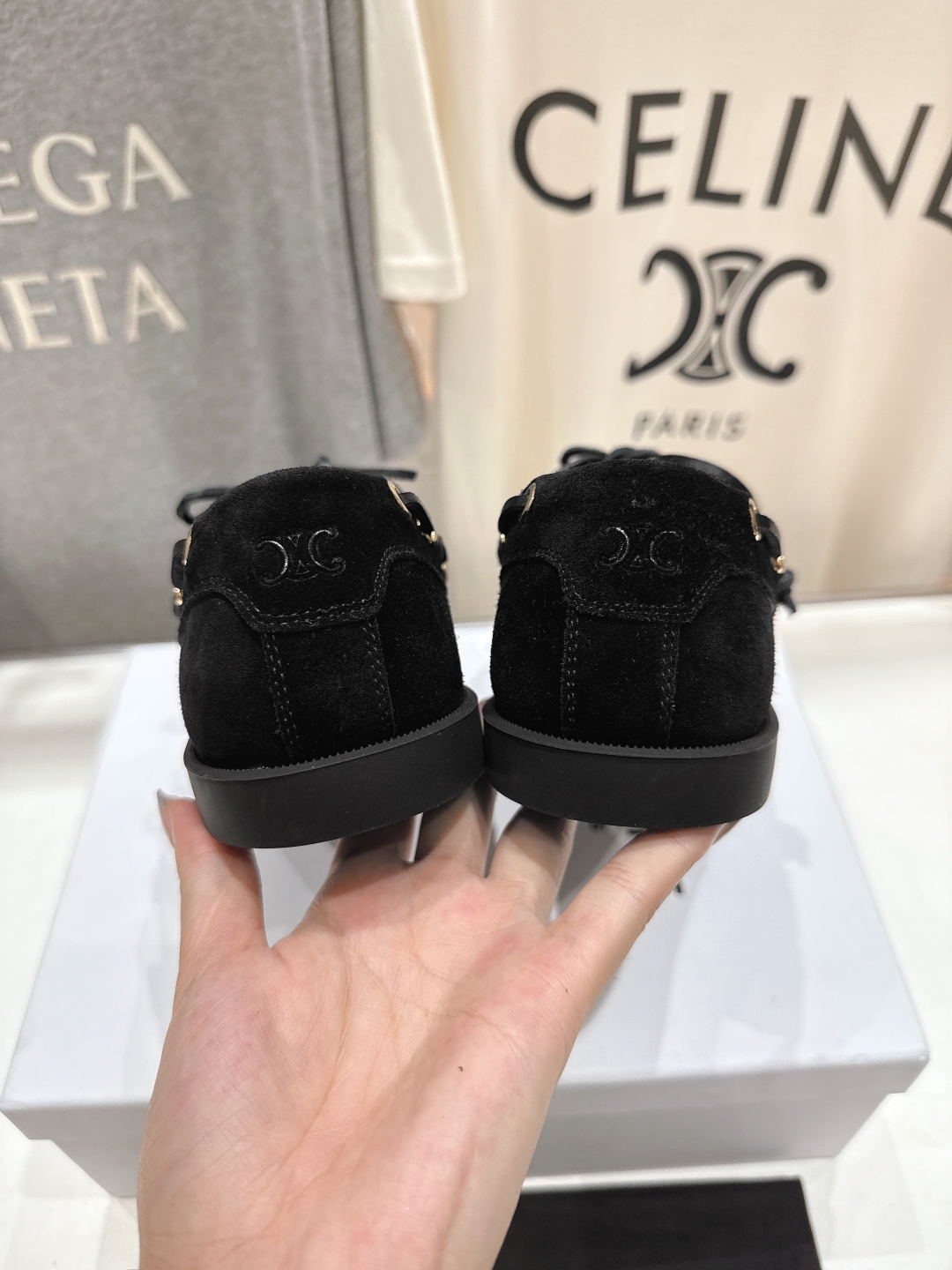 高版本出厂
  CELINE*赛琳2025ss新款平底复古轻便乐福鞋驾车鞋
网红爆款来袭！各大网红抢先体