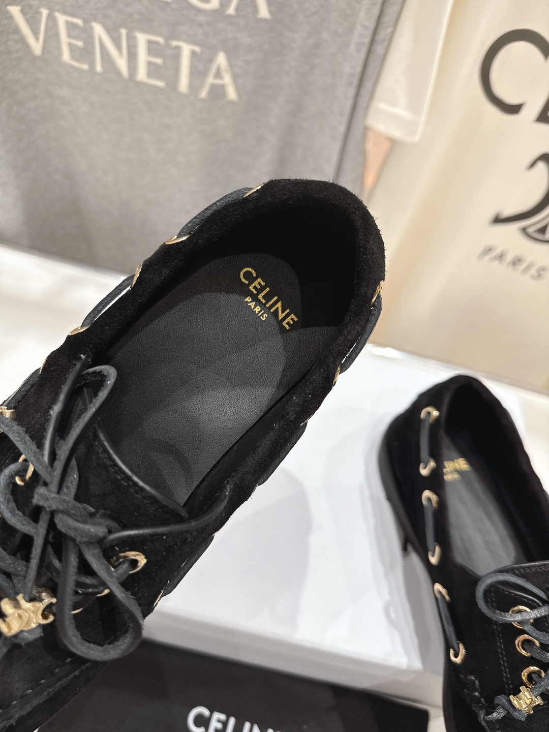高版本出厂
  CELINE*赛琳2025ss新款平底复古轻便乐福鞋驾车鞋
网红爆款来袭！各大网红抢先体