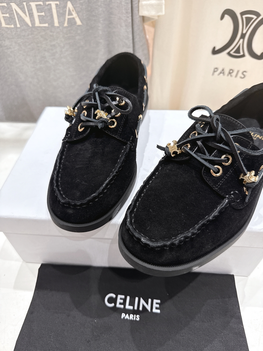高版本出厂
  CELINE*赛琳2025ss新款平底复古轻便乐福鞋驾车鞋
网红爆款来袭！各大网红抢先体