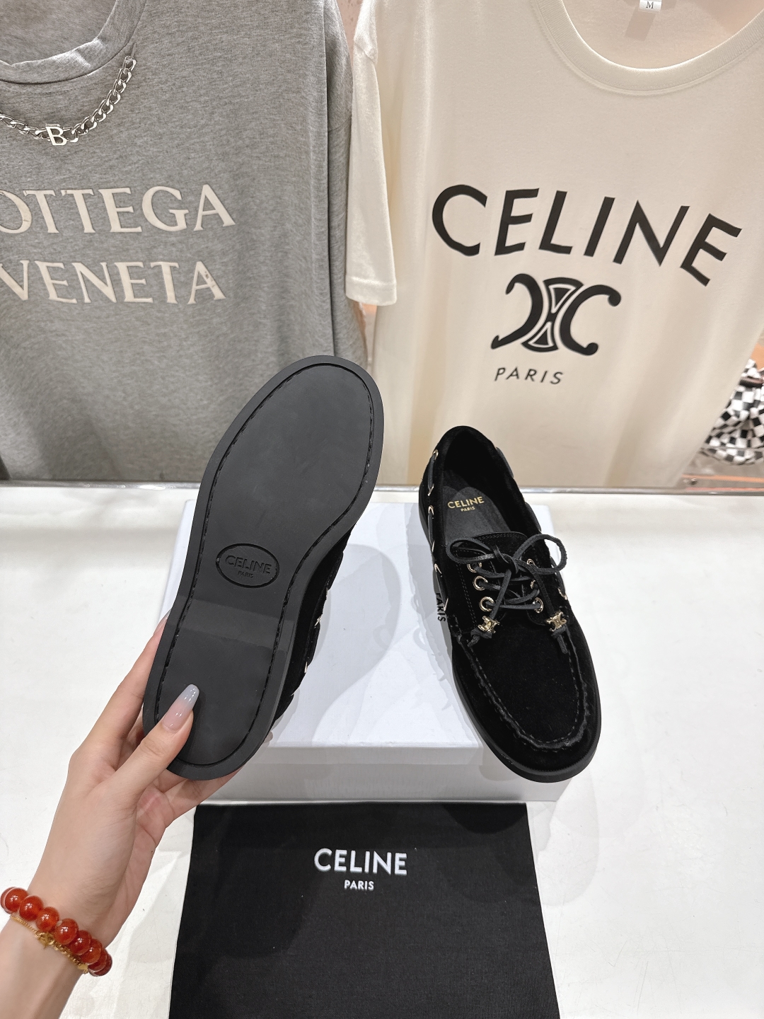 高版本出厂
  CELINE*赛琳2025ss新款平底复古轻便乐福鞋驾车鞋
网红爆款来袭！各大网红抢先体