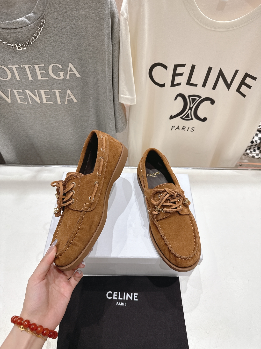 高版本出厂
  CELINE*赛琳2025ss新款平底复古轻便乐福鞋驾车鞋
网红爆款来袭！各大网红抢先体