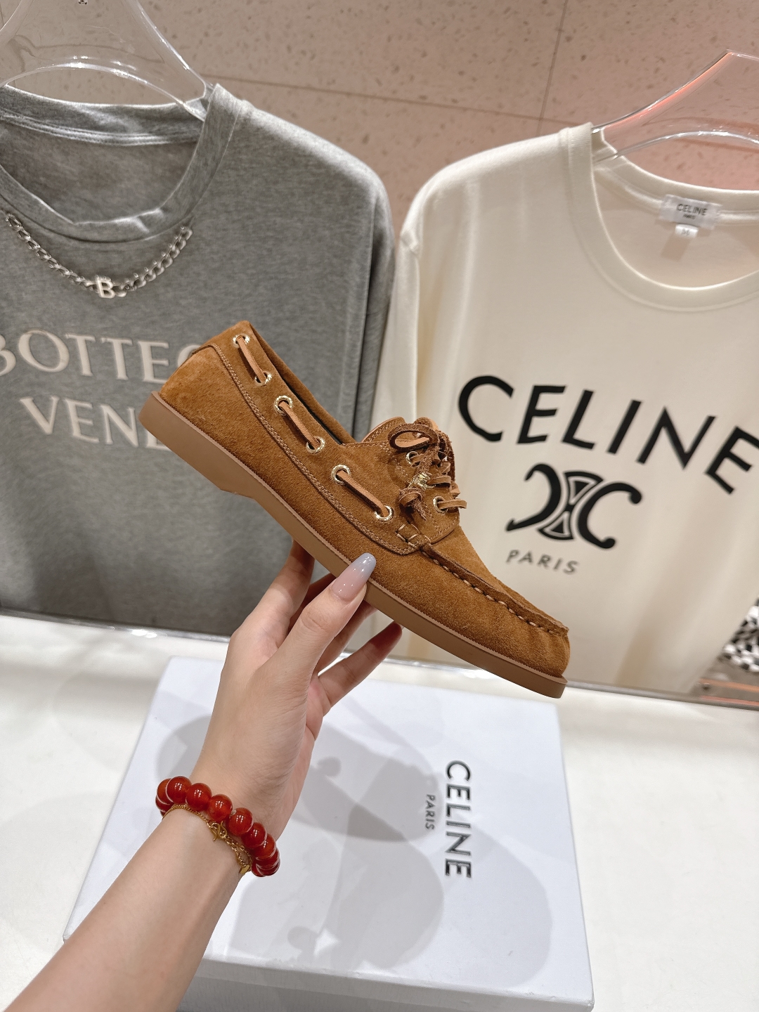 高版本出厂
  CELINE*赛琳2025ss新款平底复古轻便乐福鞋驾车鞋
网红爆款来袭！各大网红抢先体