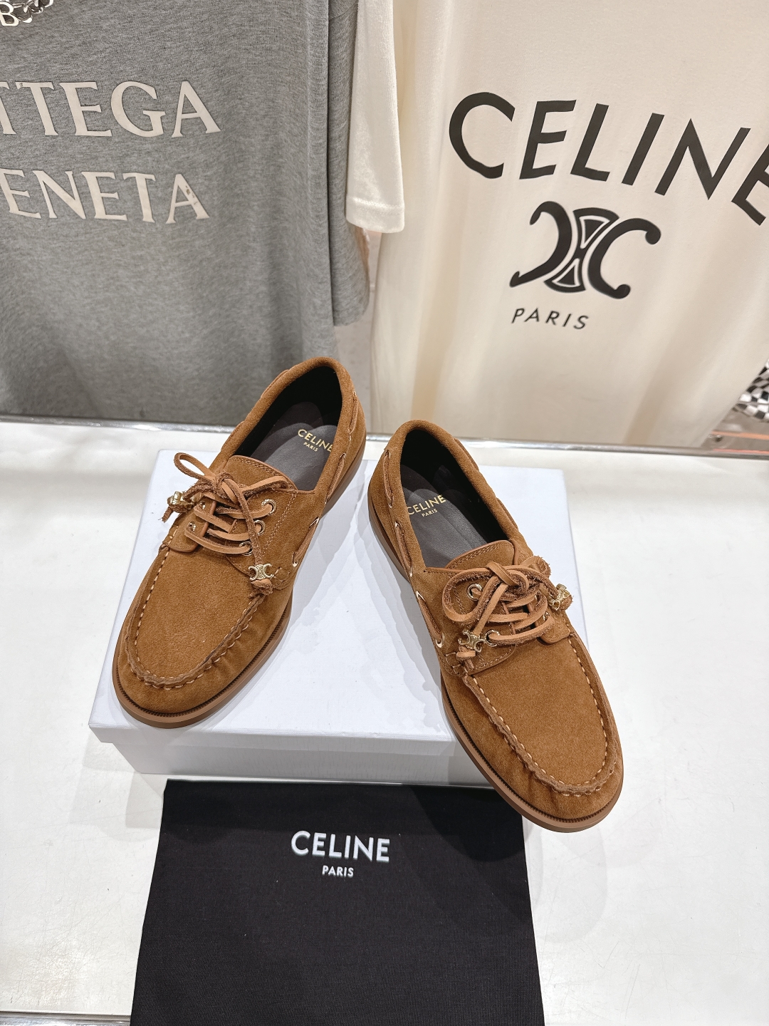 高版本出厂
  CELINE*赛琳2025ss新款平底复古轻便乐福鞋驾车鞋
网红爆款来袭！各大网红抢先体