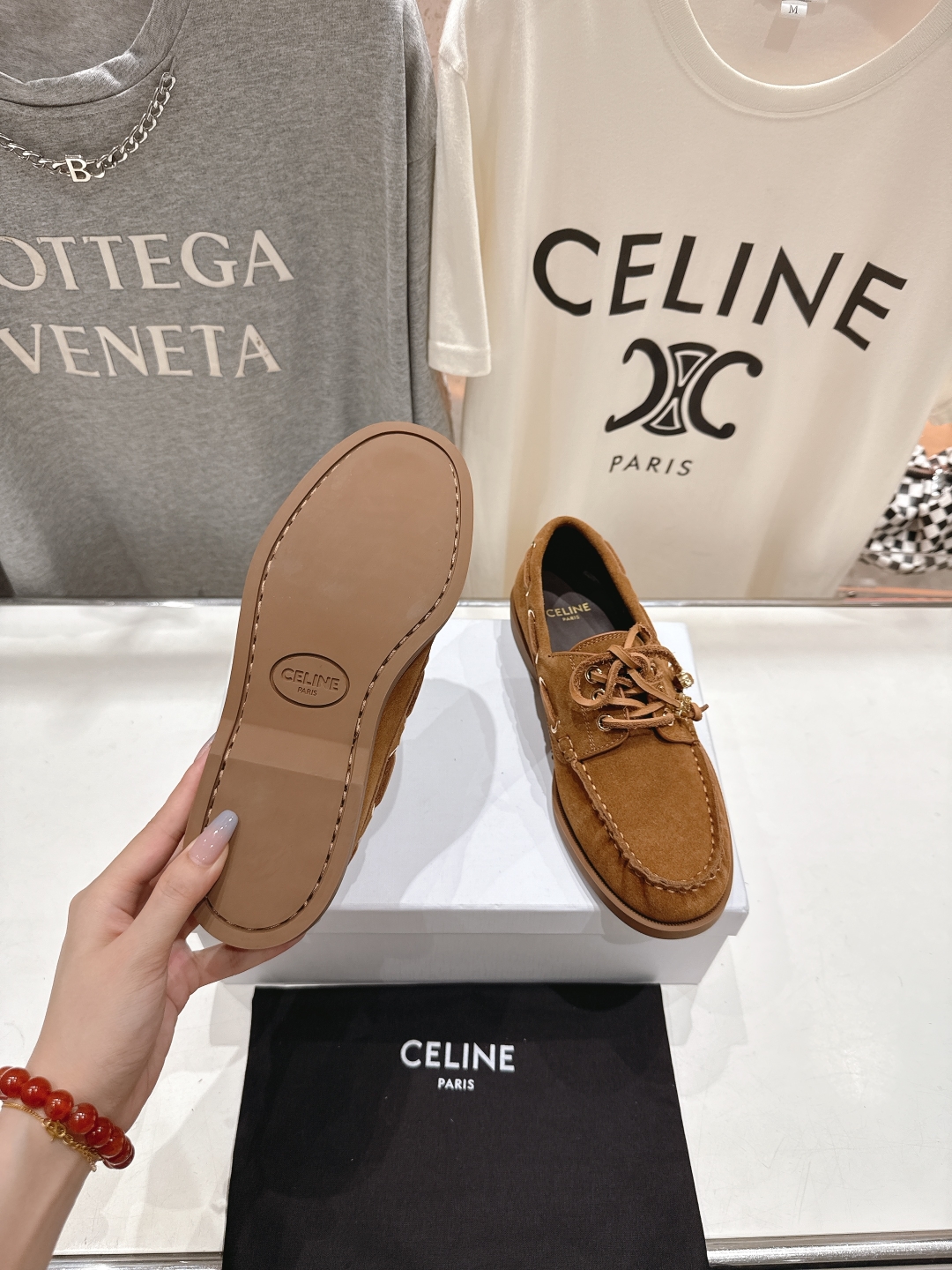 高版本出厂
  CELINE*赛琳2025ss新款平底复古轻便乐福鞋驾车鞋
网红爆款来袭！各大网红抢先体