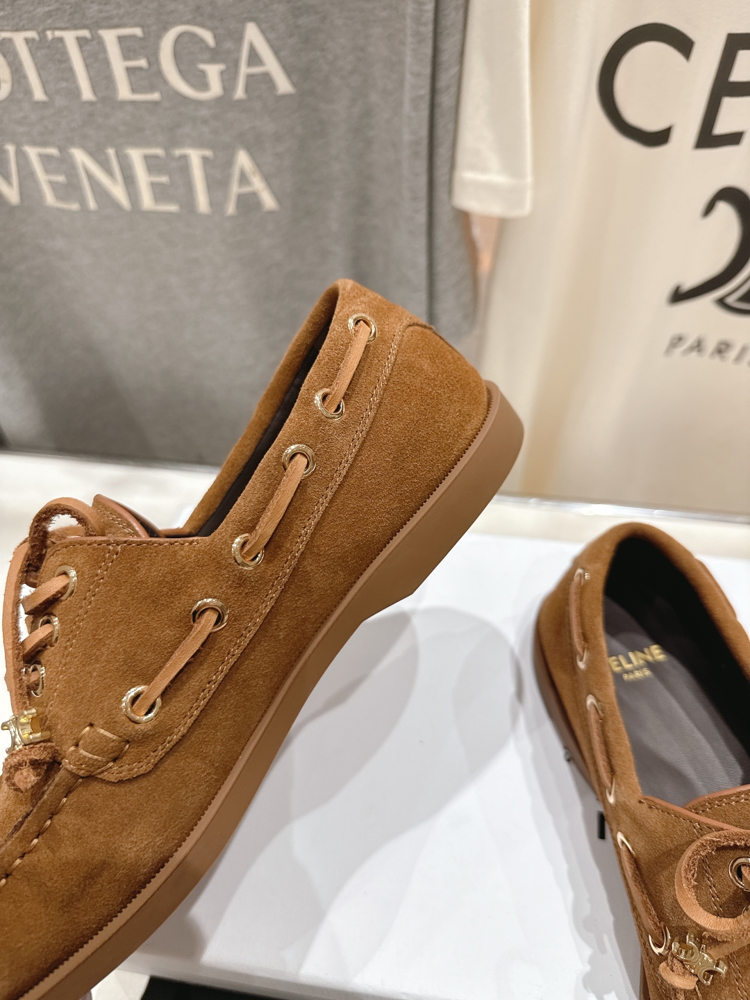 高版本出厂
  CELINE*赛琳2025ss新款平底复古轻便乐福鞋驾车鞋
网红爆款来袭！各大网红抢先体
