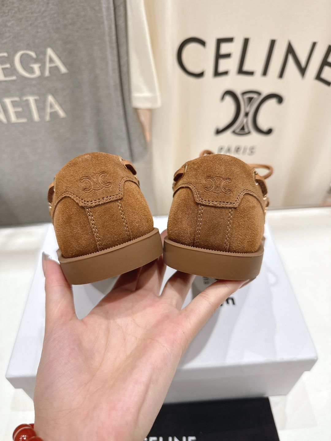 高版本出厂
  CELINE*赛琳2025ss新款平底复古轻便乐福鞋驾车鞋
网红爆款来袭！各大网红抢先体