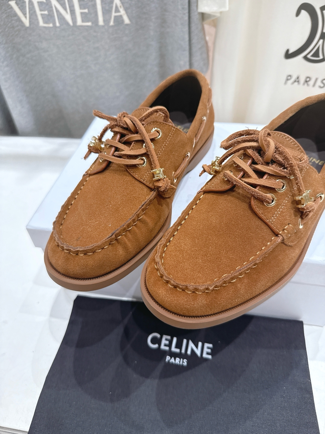 高版本出厂
  CELINE*赛琳2025ss新款平底复古轻便乐福鞋驾车鞋
网红爆款来袭！各大网红抢先体