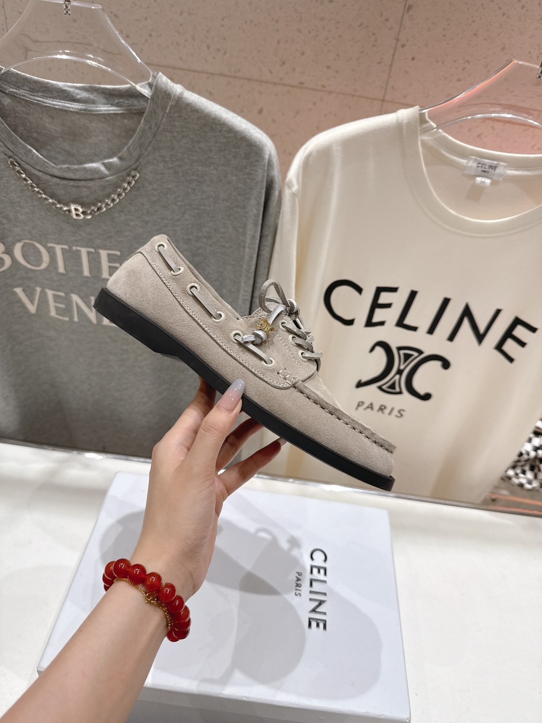 高版本出厂
  CELINE*赛琳2025ss新款平底复古轻便乐福鞋驾车鞋
网红爆款来袭！各大网红抢先体
