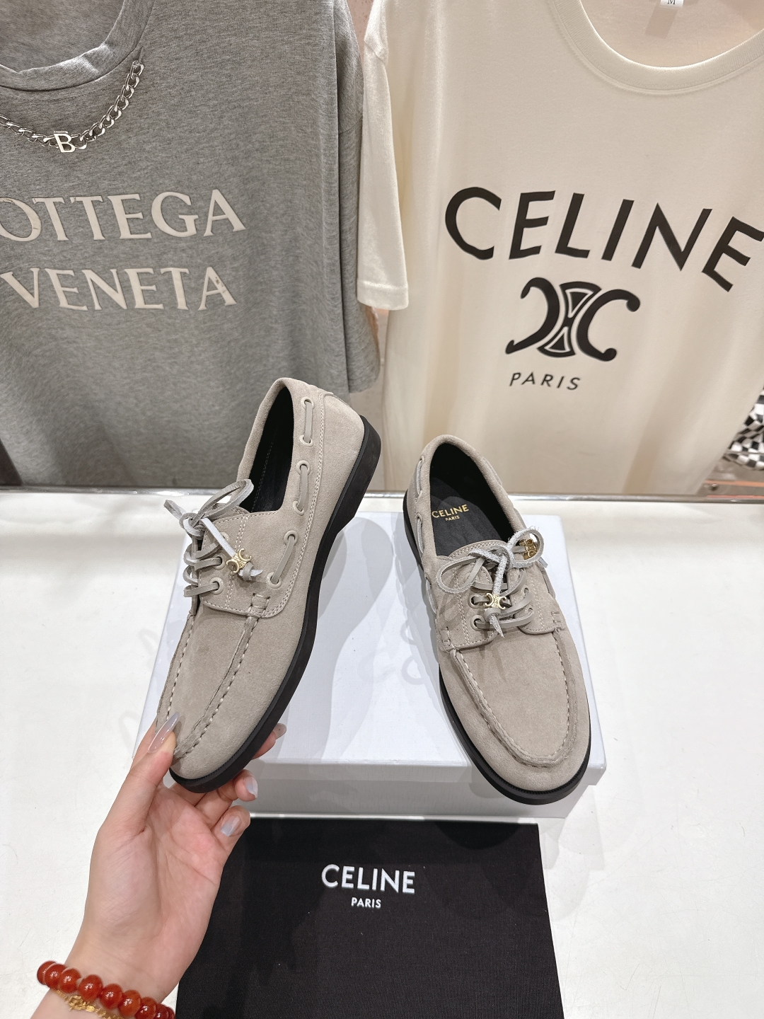 高版本出厂
  CELINE*赛琳2025ss新款平底复古轻便乐福鞋驾车鞋
网红爆款来袭！各大网红抢先体