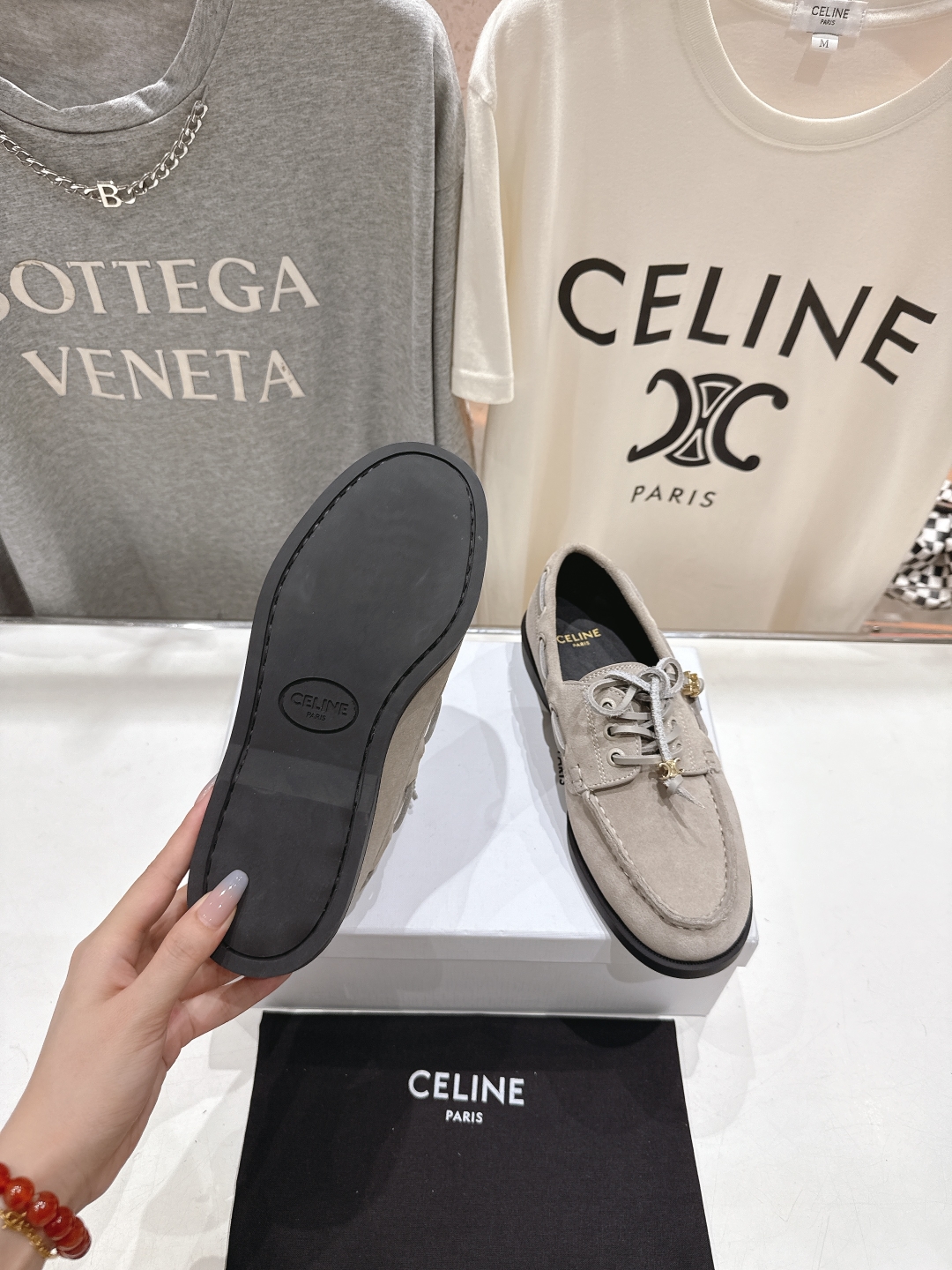 高版本出厂
  CELINE*赛琳2025ss新款平底复古轻便乐福鞋驾车鞋
网红爆款来袭！各大网红抢先体