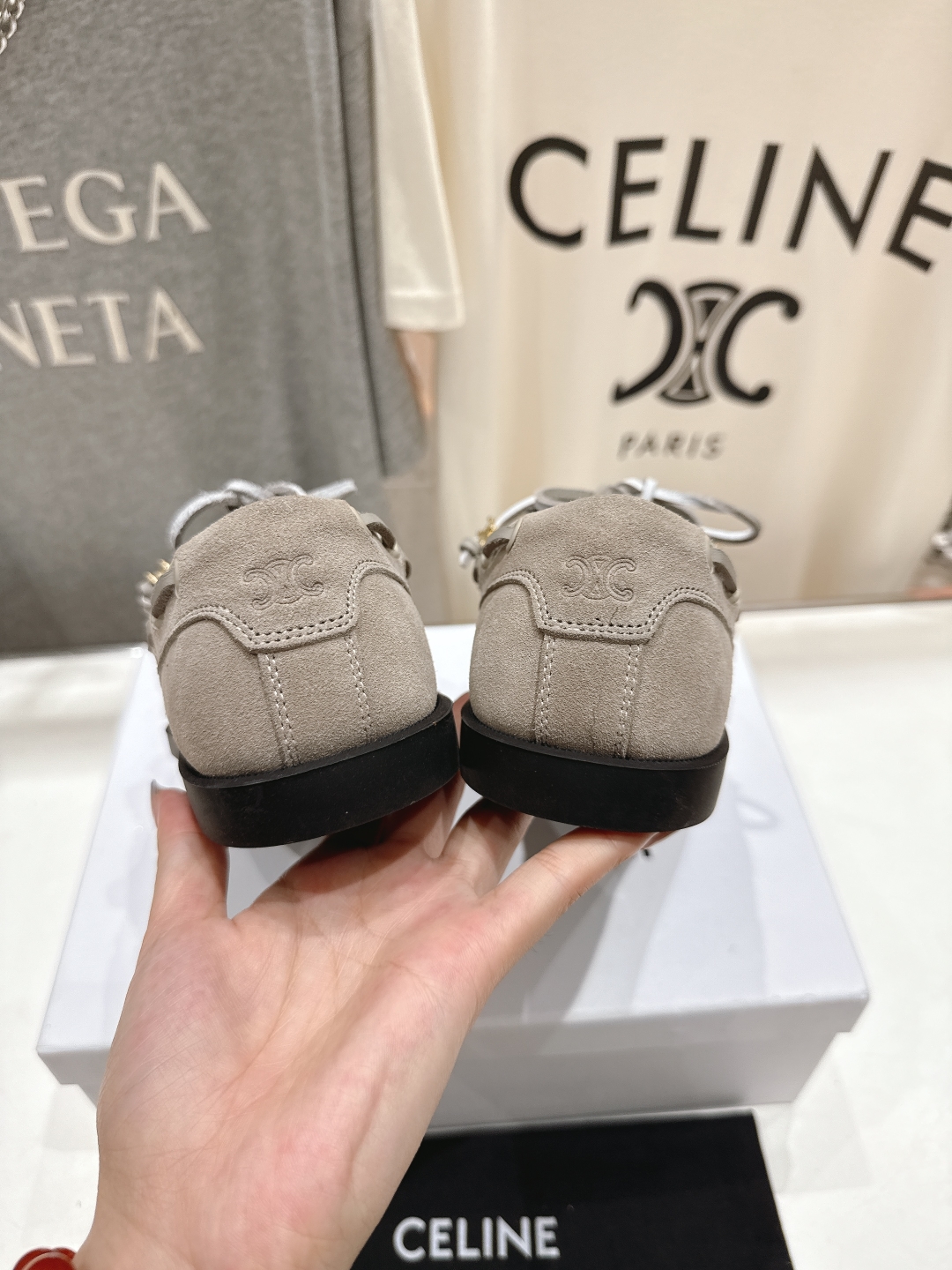 高版本出厂
  CELINE*赛琳2025ss新款平底复古轻便乐福鞋驾车鞋
网红爆款来袭！各大网红抢先体
