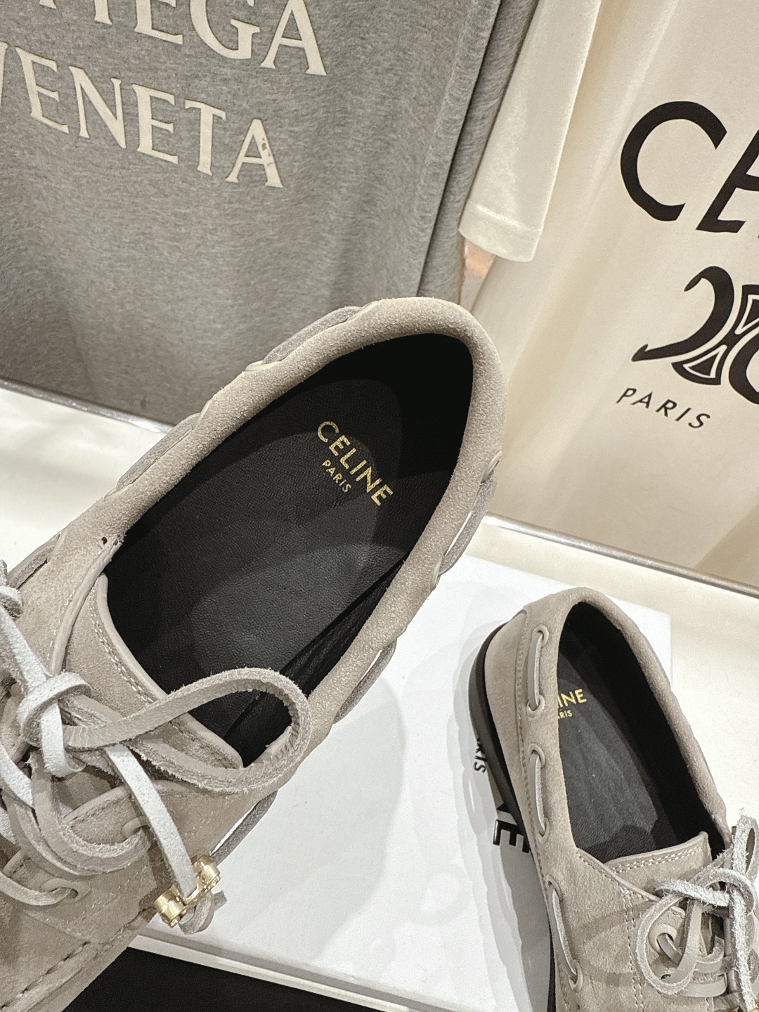 高版本出厂
  CELINE*赛琳2025ss新款平底复古轻便乐福鞋驾车鞋
网红爆款来袭！各大网红抢先体