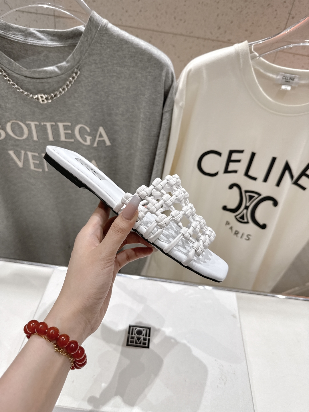 高版本出厂
 小众潮物❤️Toteme 2025ss新款平底拖鞋！正品购入打版开发.#.版型绝美～
不挑