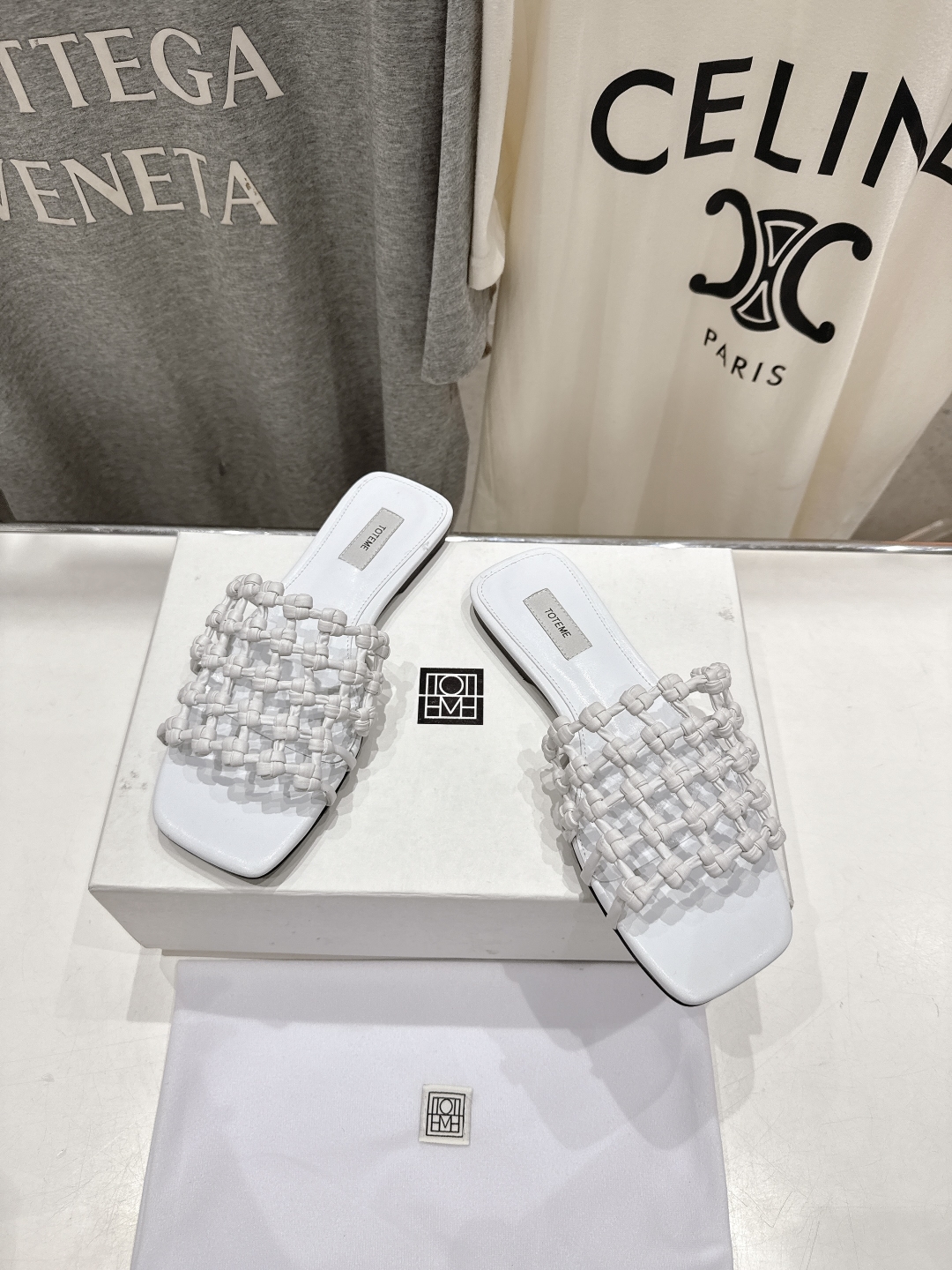 高版本出厂
 小众潮物❤️Toteme 2025ss新款平底拖鞋！正品购入打版开发.#.版型绝美～
不挑