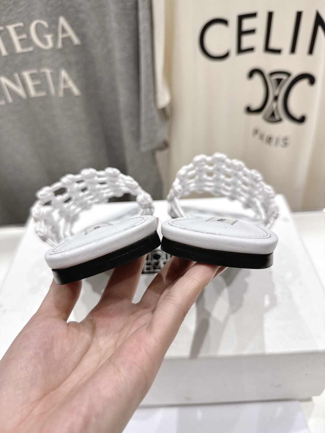 高版本出厂
 小众潮物❤️Toteme 2025ss新款平底拖鞋！正品购入打版开发.#.版型绝美～
不挑