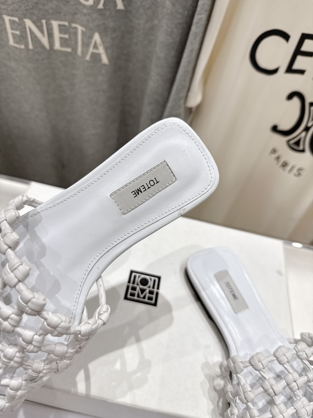 高版本出厂
 小众潮物❤️Toteme 2025ss新款平底拖鞋！正品购入打版开发.#.版型绝美～
不挑